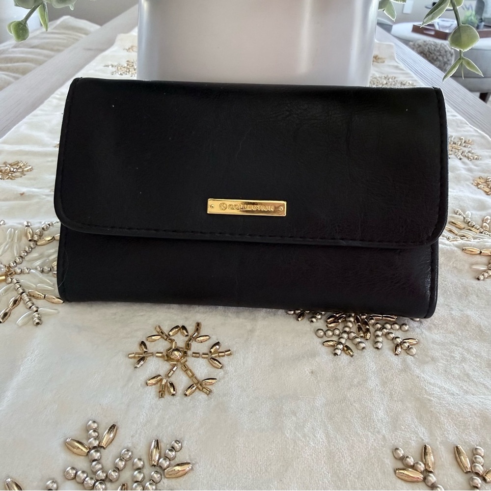 St. John Collection black leather trifold wallet NWOT - Picture 4 of 6